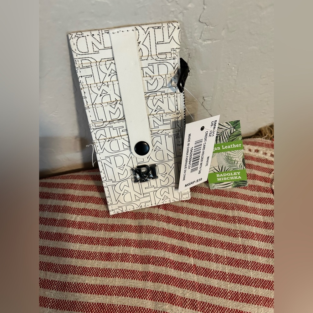 NWT $59 Badgley Mischka white card holder
